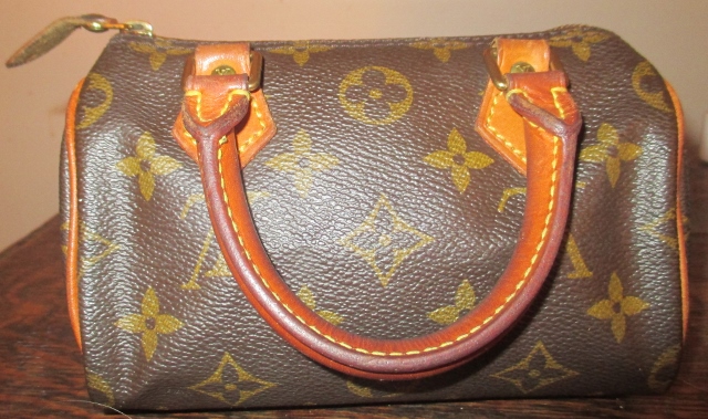 xxM1070M Louis Vuitton mini hand bagx